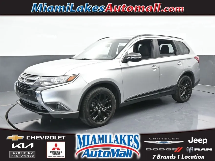 2018 Mitsubishi Outlander LE photo 1