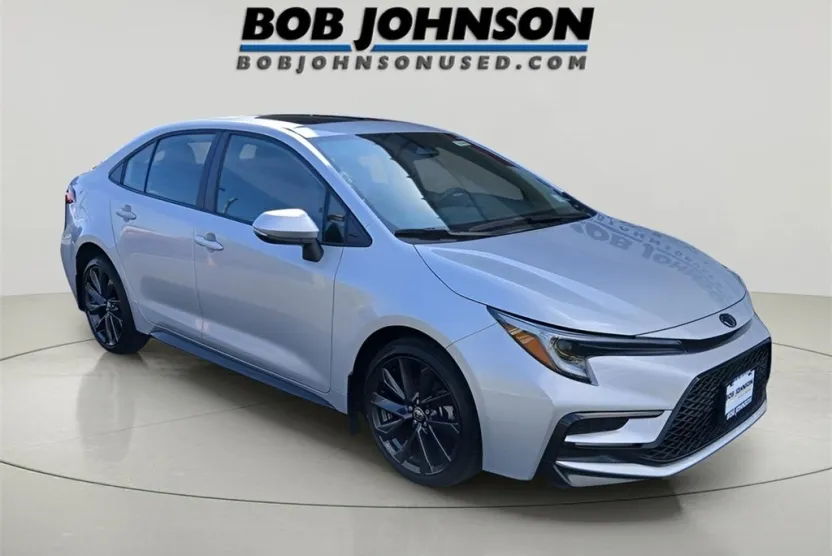 2023 Toyota Corolla SE photo 1