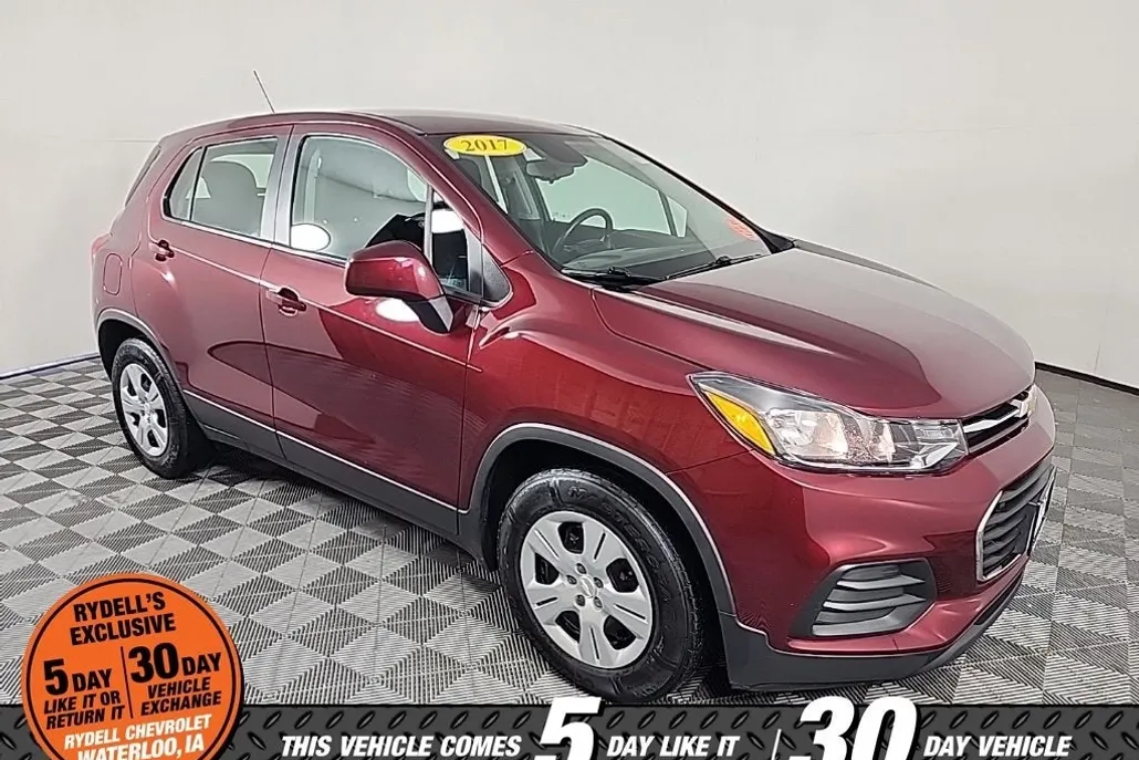 2017 Chevrolet Trax LS photo 1