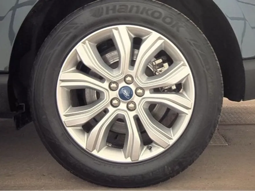 2022 Ford Edge Titanium photo 13