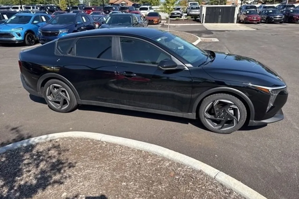 2025 Kia K4 EX photo 1