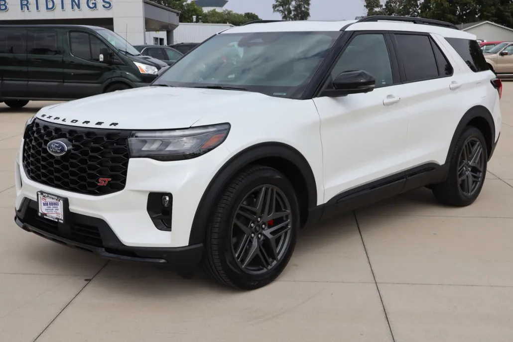 2025 Ford Explorer ST photo 1