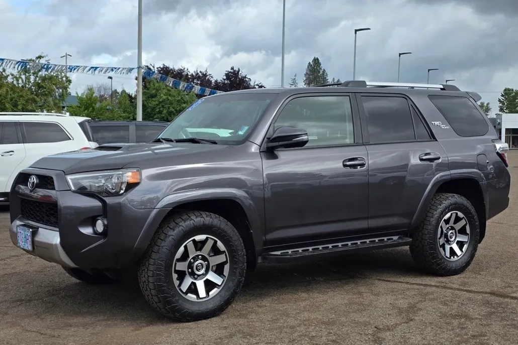2018 Toyota 4Runner TRD Off-Road Premium photo 1