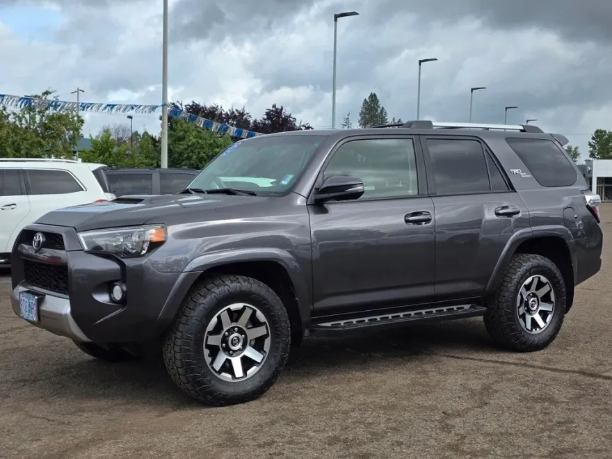 2018 Toyota 4Runner TRD Off-Road Premium photo 1