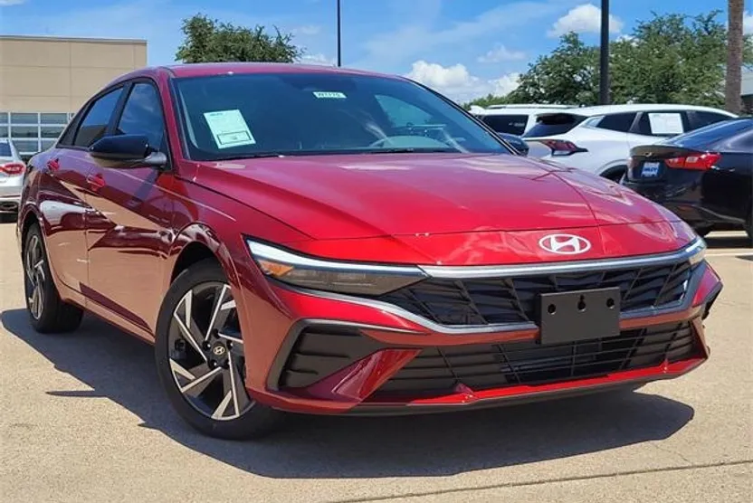 2025 Hyundai Elantra SEL Sport photo 1