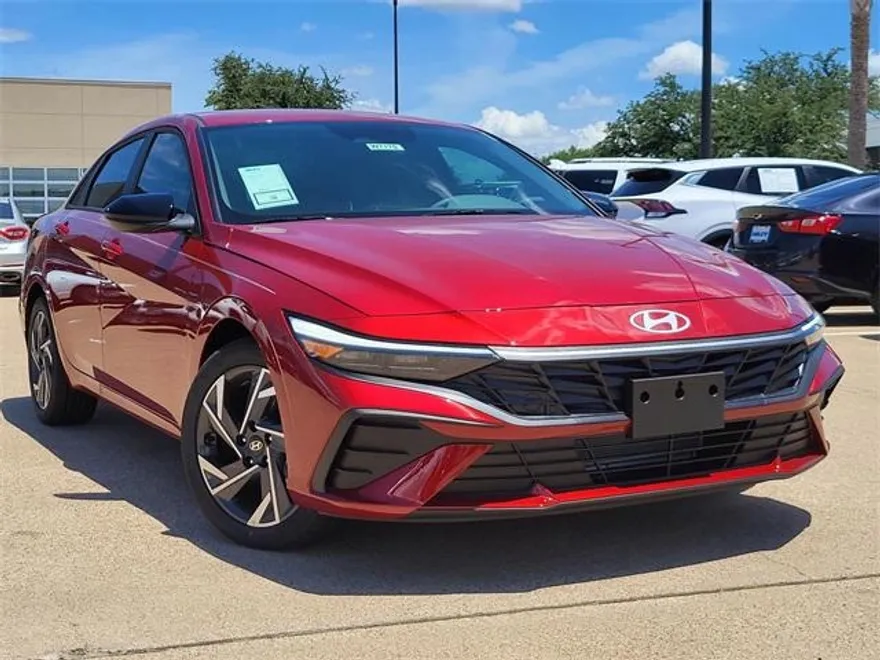 2025 Hyundai Elantra SEL Sport photo 1