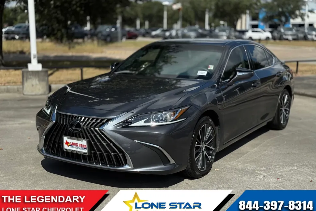 2025 Lexus ES 300h photo 1