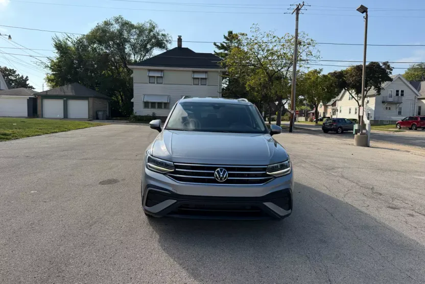2022 Volkswagen Tiguan SE photo 1