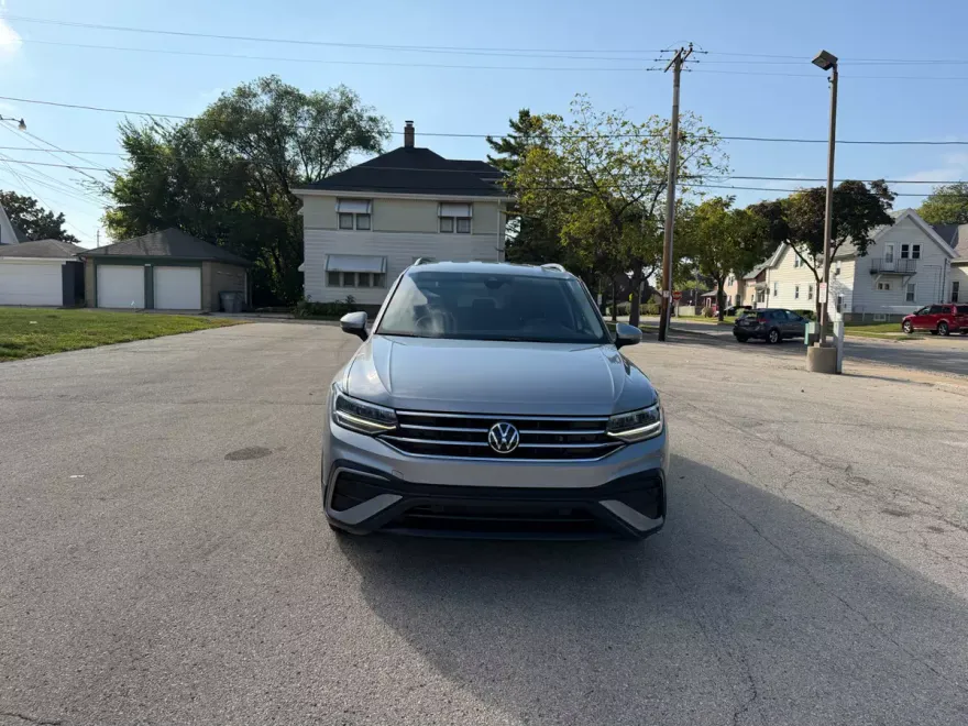 2022 Volkswagen Tiguan SE photo 1