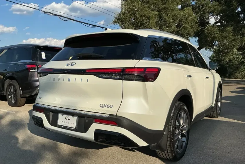 2023 Infiniti QX60 Luxe photo 1
