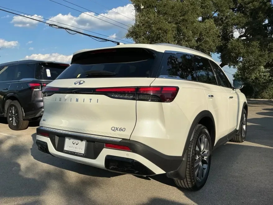 2023 Infiniti QX60 Luxe photo 1
