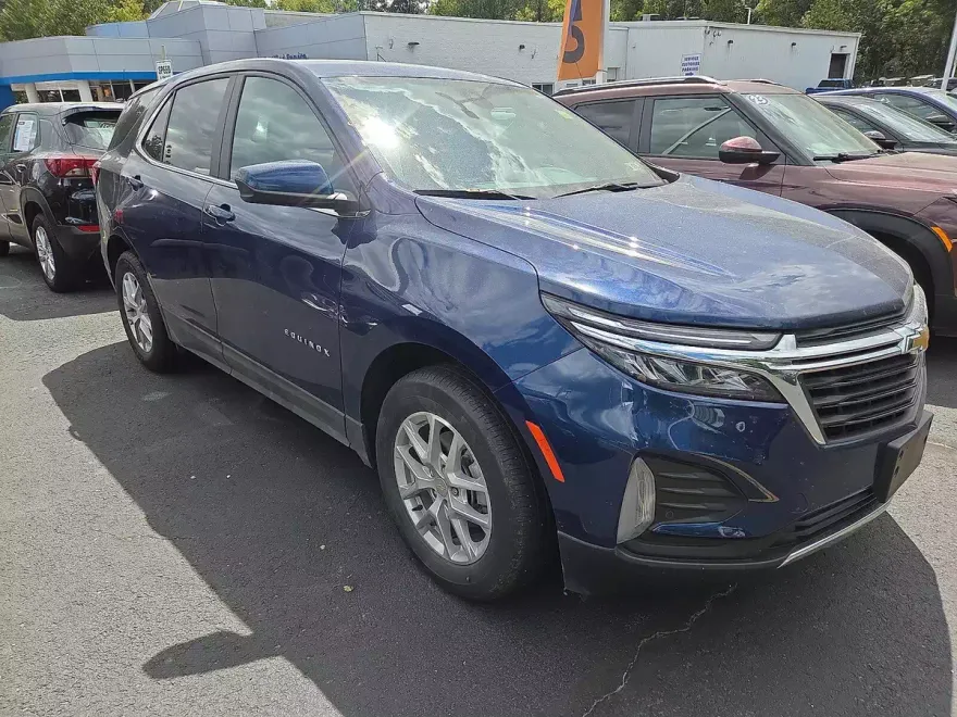 2023 Chevrolet Equinox LT photo 1