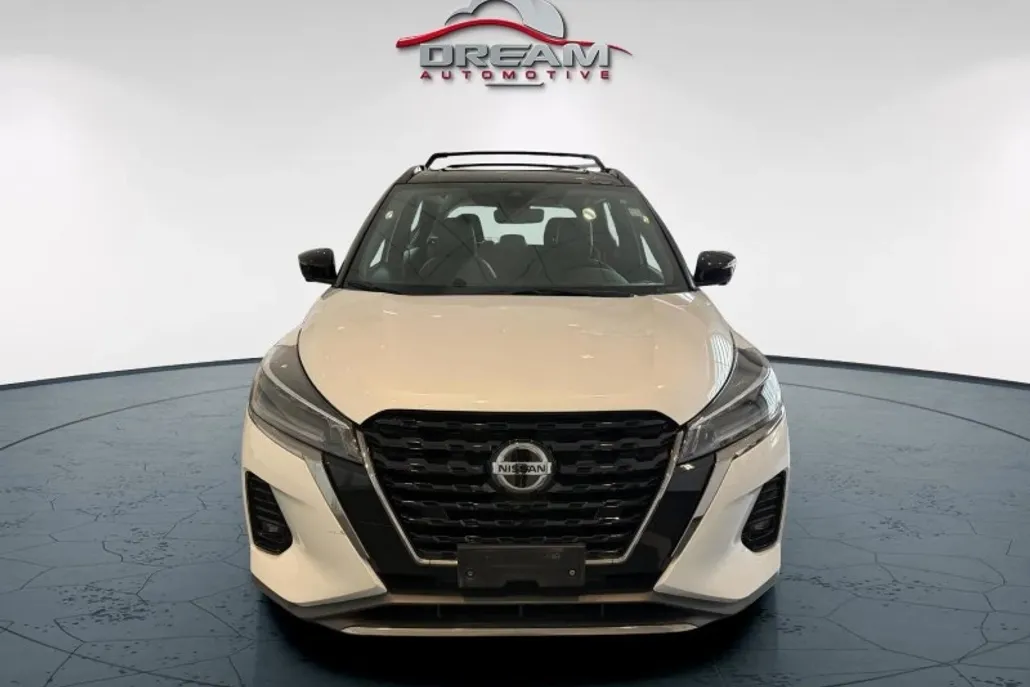 2021 Nissan Kicks SR photo 1