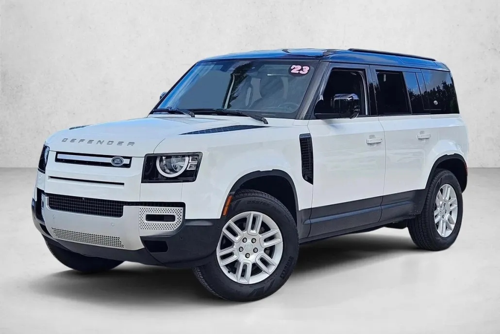 2023 Land Rover Defender 110 S photo 1