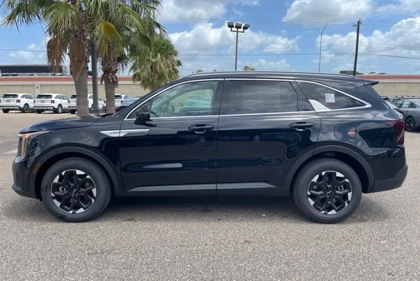 2025 Kia Sorento S photo 1