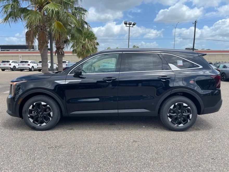 2025 Kia Sorento S photo 1