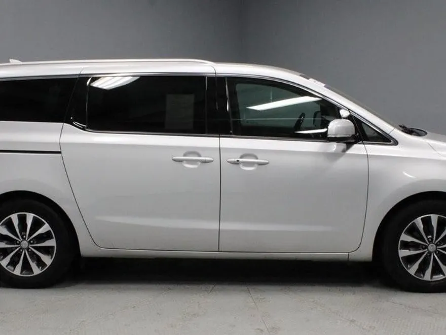 2018 Kia Sedona SX photo 1