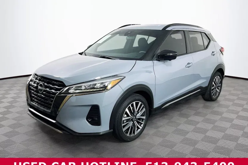 2023 Nissan Kicks SR photo 1