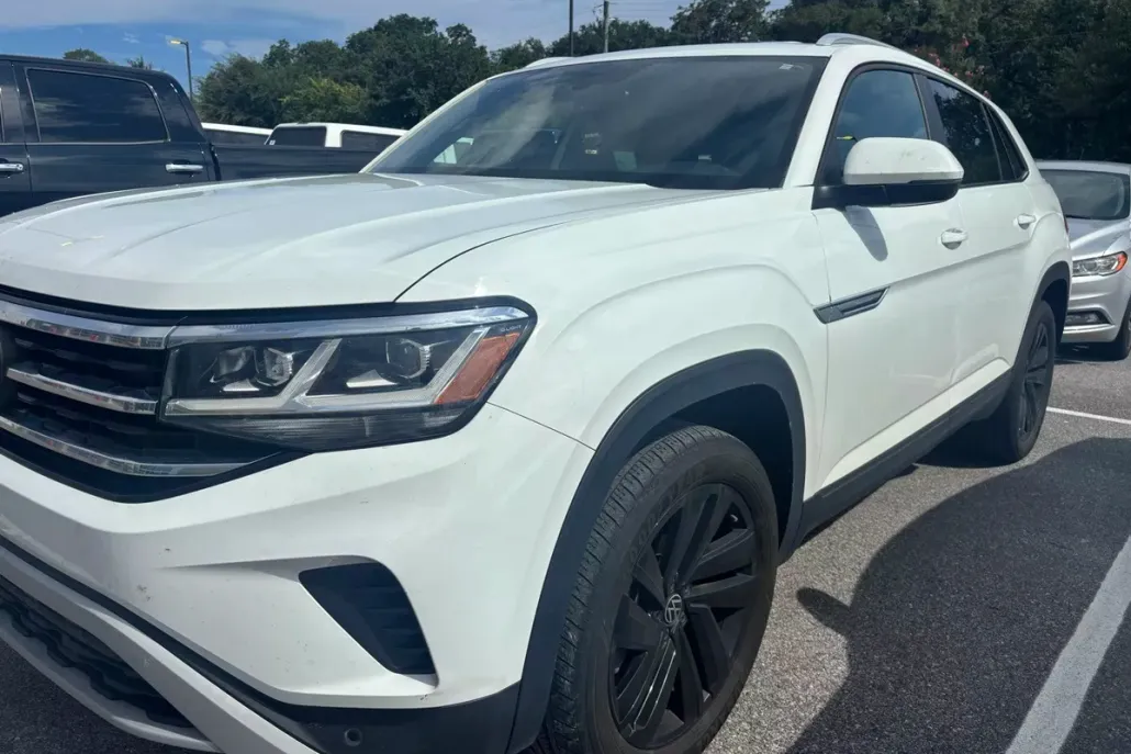 2023 Volkswagen Atlas Cross Sport V6 SE Technology photo 1