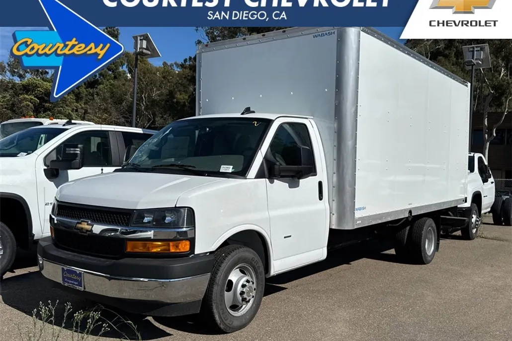 2025 Chevrolet Express Cutaway 3500 photo 1
