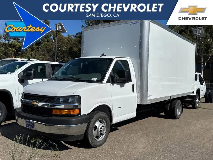 2025 Chevrolet Express Cutaway 3500 photo 1