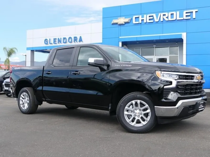 2026 Chevrolet Silverado 1500 LT photo 1