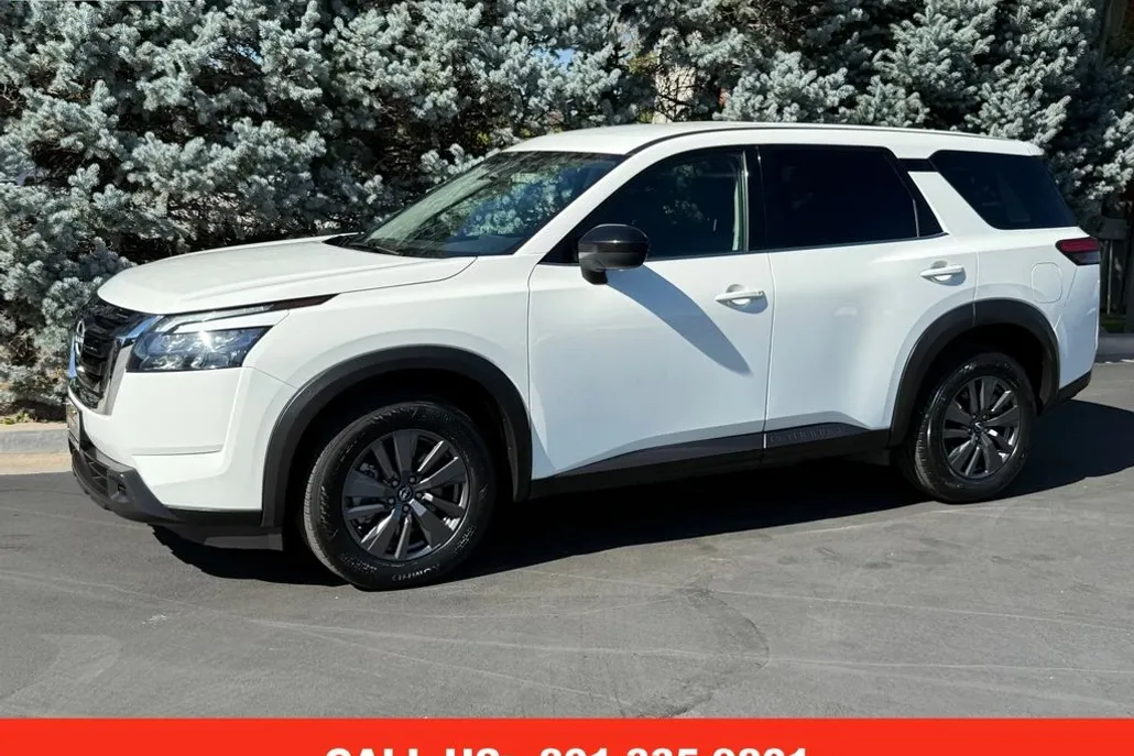 2024 Nissan Pathfinder S photo 1