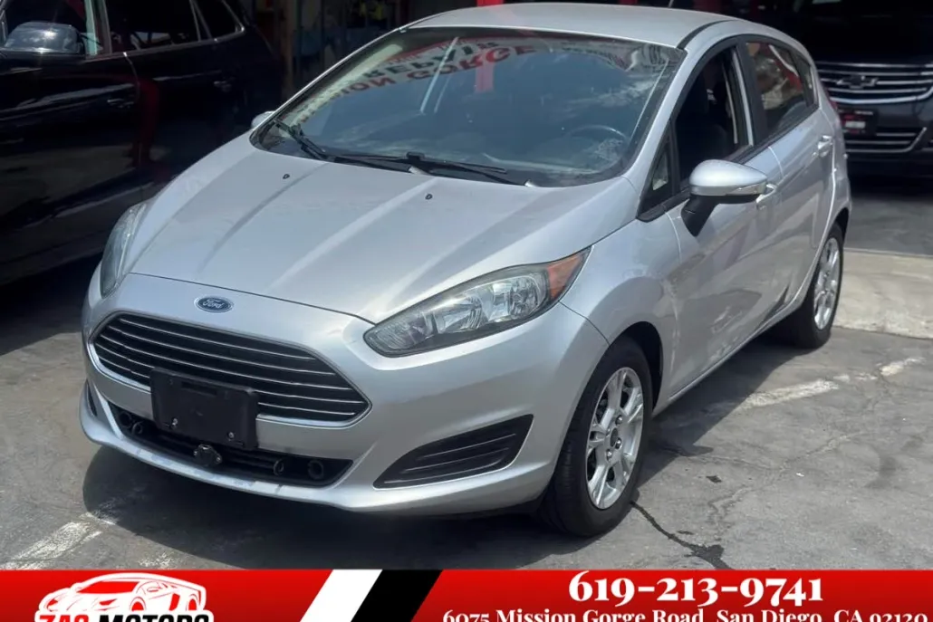 2015 Ford Fiesta SE photo 1