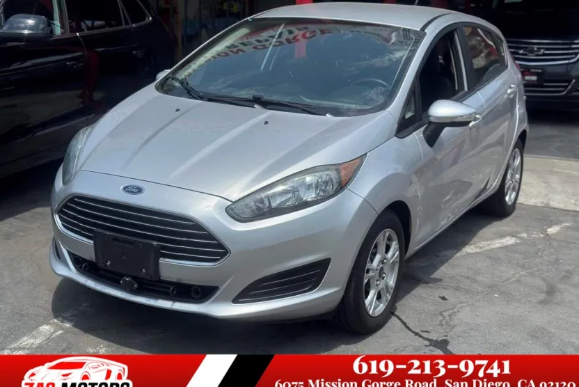 2015 Ford Fiesta SE photo 1