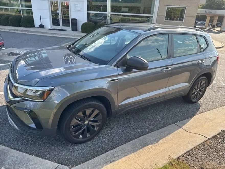 2022 Volkswagen Taos S photo 1