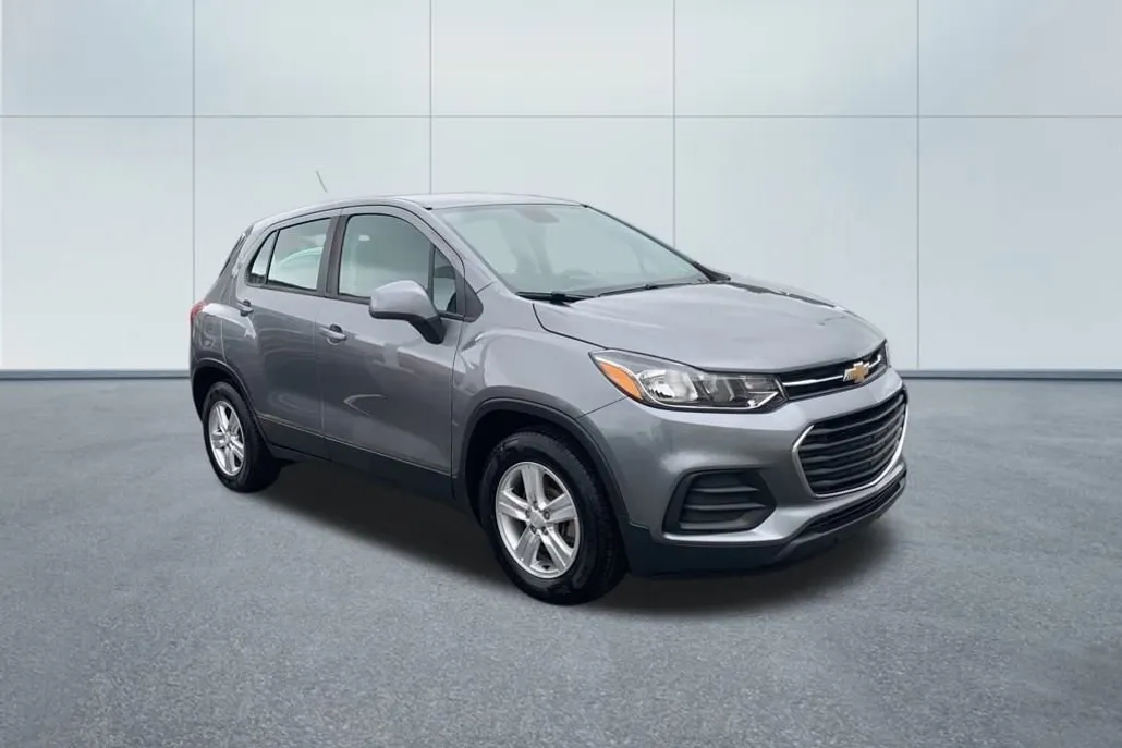 2020 Chevrolet Trax LS photo 1