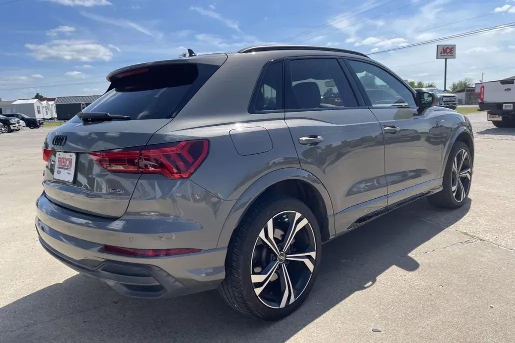 2023 Audi Q4 S line Premium Plus photo 1
