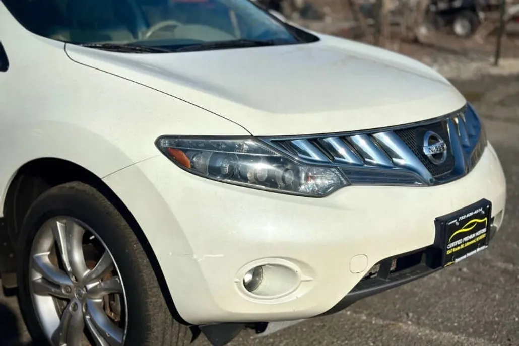 2010 Nissan Murano LE photo 1