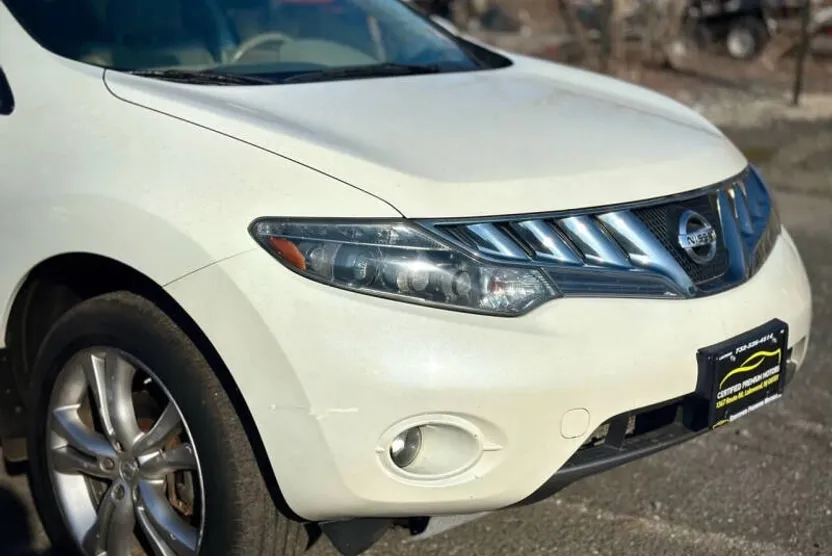 2010 Nissan Murano LE photo 1