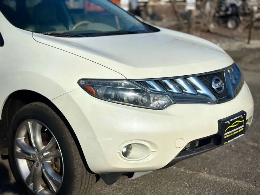 2010 Nissan Murano LE photo 1