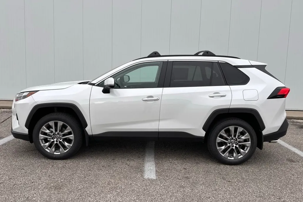 2025 Toyota RAV4 XLE Premium photo 1
