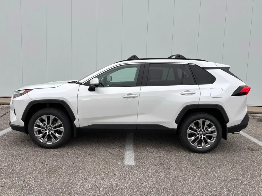 2025 Toyota RAV4 XLE Premium photo 1