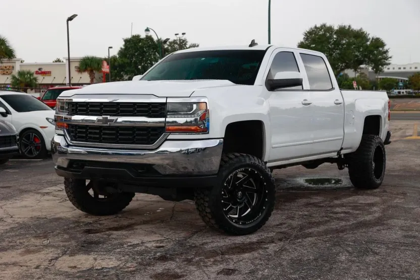 2018 Chevrolet Silverado 1500 photo 1
