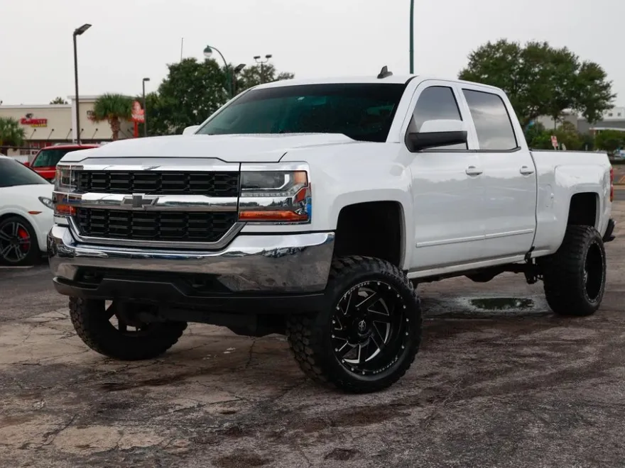 2018 Chevrolet Silverado 1500 photo 1