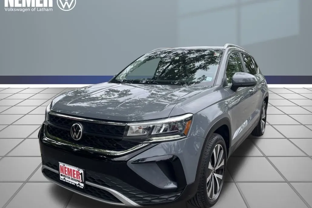 2022 Volkswagen Taos SE photo 1