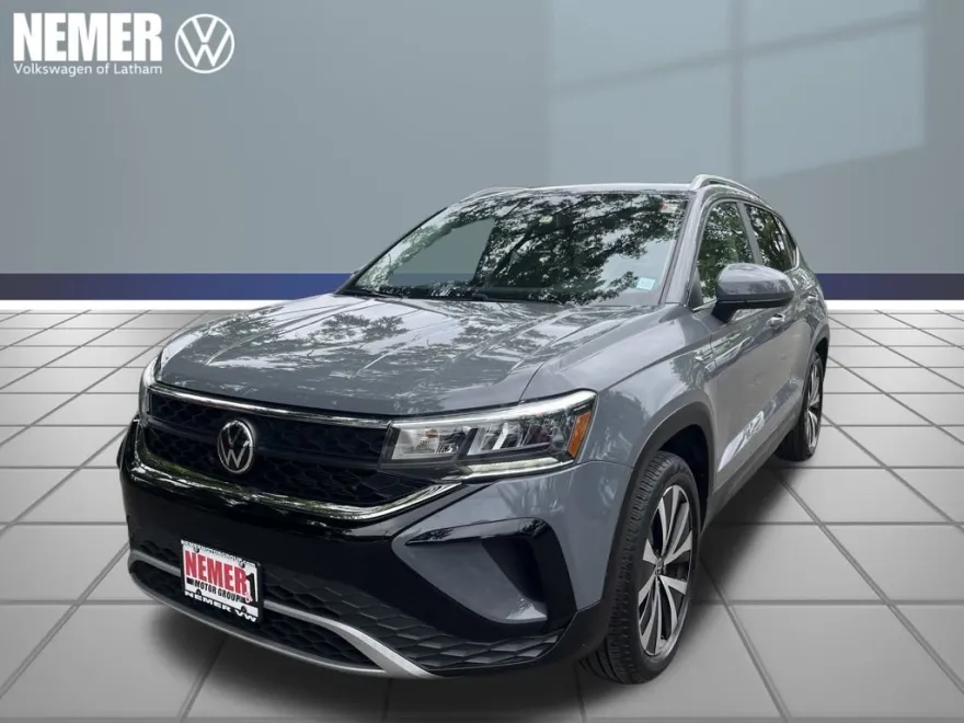 2022 Volkswagen Taos SE photo 1