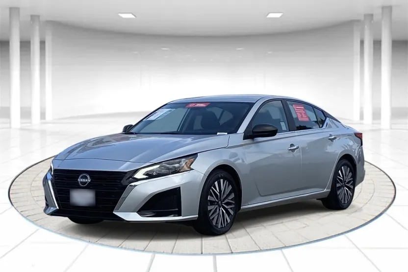 2024 Nissan Altima 2.5 SV photo 1