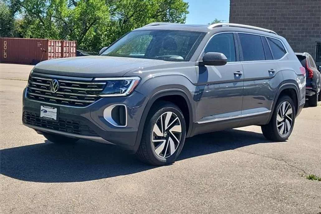 2025 Volkswagen Atlas SE photo 1