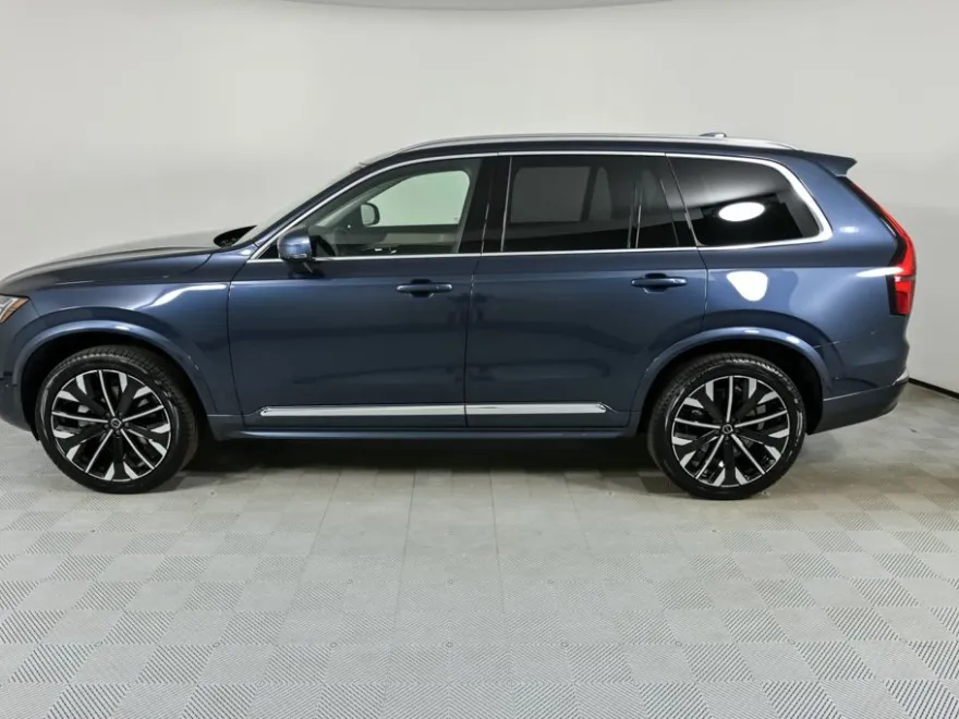 2025 Volvo XC90 B5 Plus photo 1