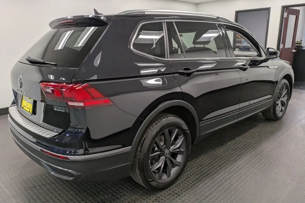 2022 Volkswagen Tiguan SE photo 1