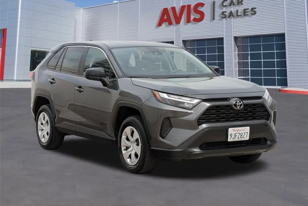 2024 Toyota RAV4 LE photo 1