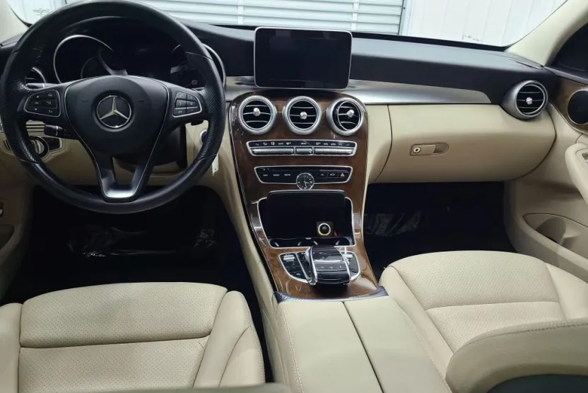 2016 Mercedes Benz C 300 4MATIC Sedan photo 1