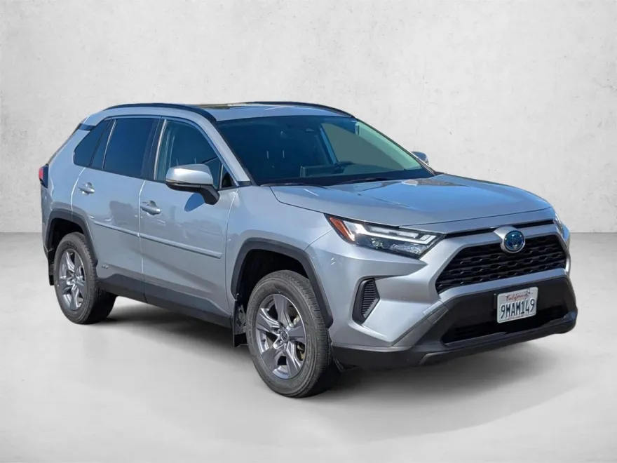 2024 Toyota RAV4 Hybrid XLE photo 1