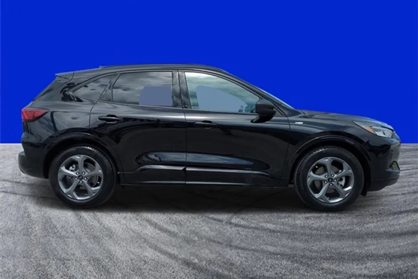 2024 Ford Escape ST-Line photo 1