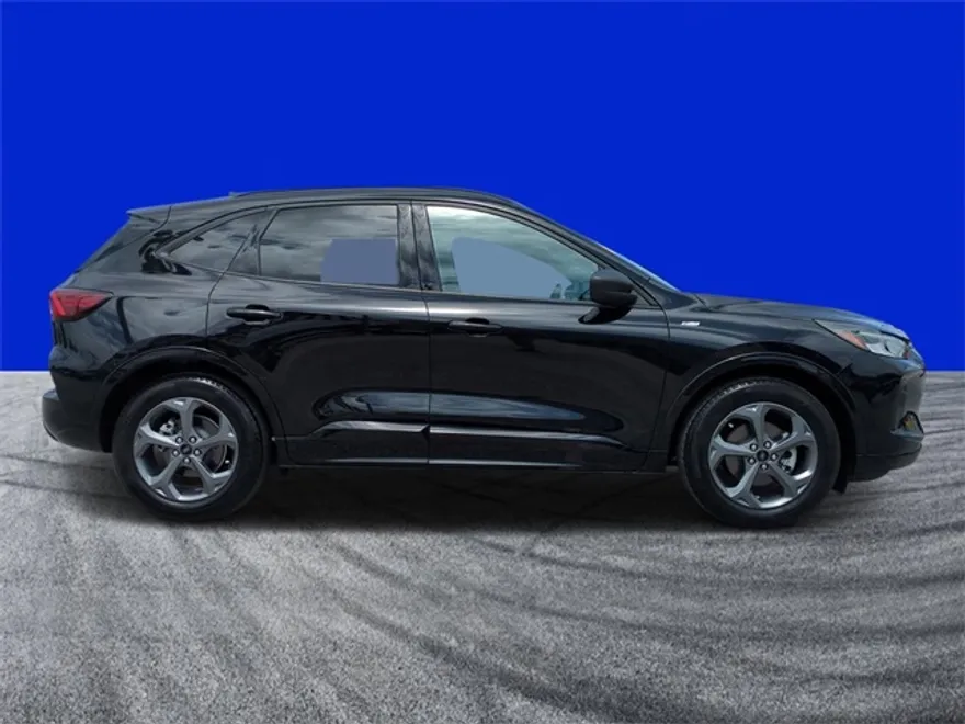 2024 Ford Escape ST-Line photo 1